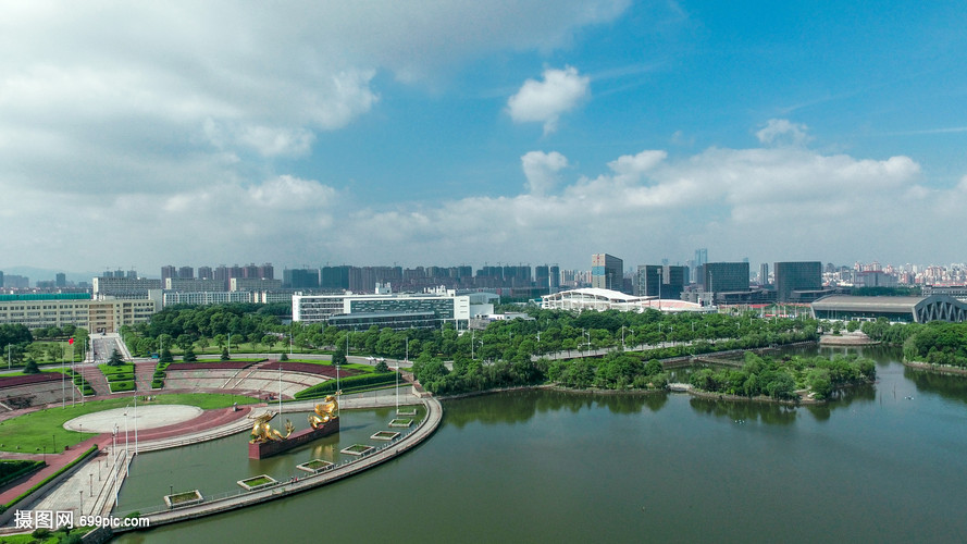 南昌大學雙龍雕塑 校園里的文化圖騰與藝術(shù)象征